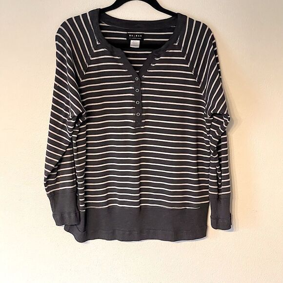 Liz Claiborne (Axcess) Dark Gray and White Long Sleeve Top. Size Large. - Picture 1 of 3